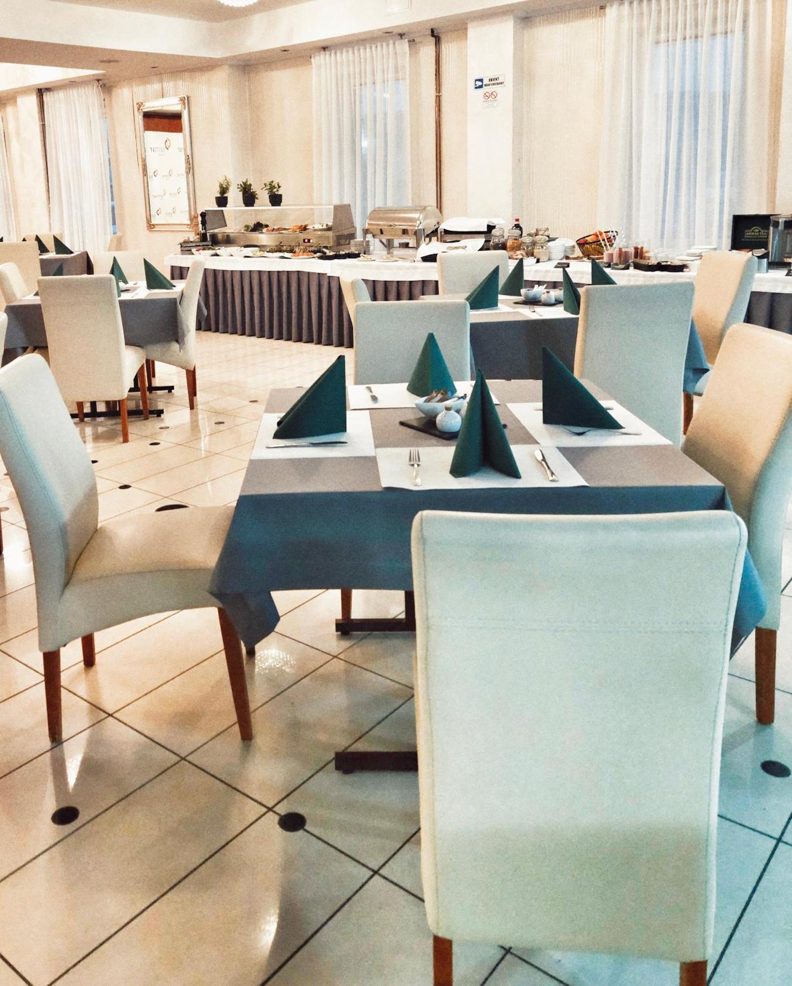 Hotel I Restauracja W Luboniu Luaran gambar