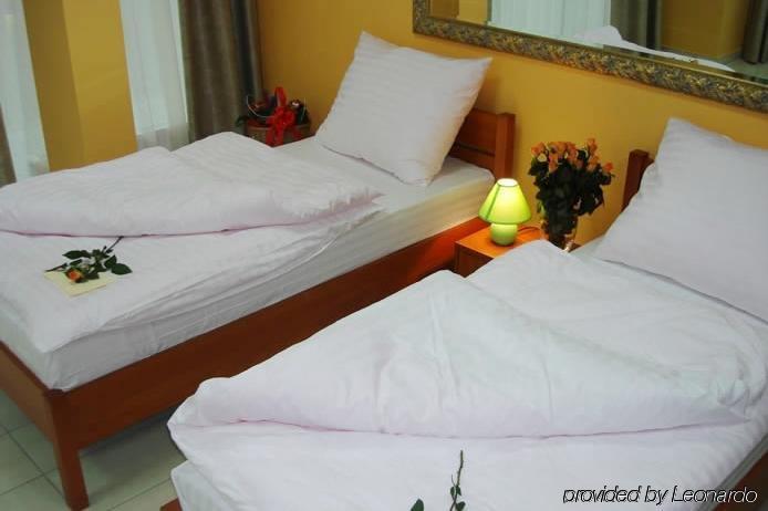 Hotel I Restauracja W Luboniu Bilik gambar